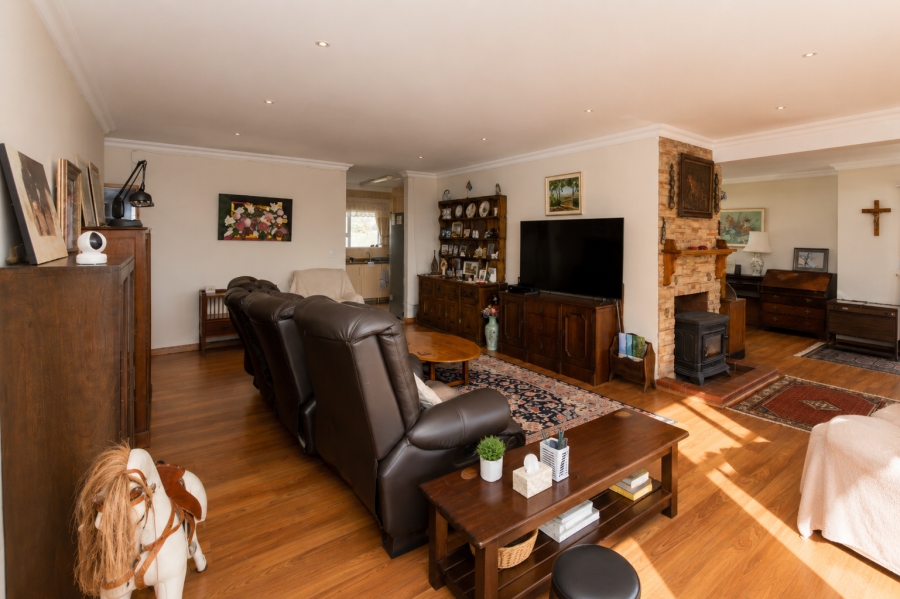 5 Bedroom Property for Sale in Myburgh Park Western Cape